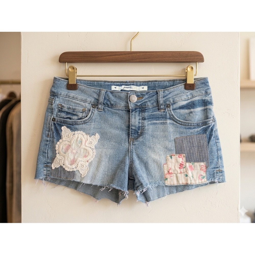 Grane Denim Shorts Juniors Size 9 Blue Patchwork‎ Lace Floral Supergirl Cut Offs